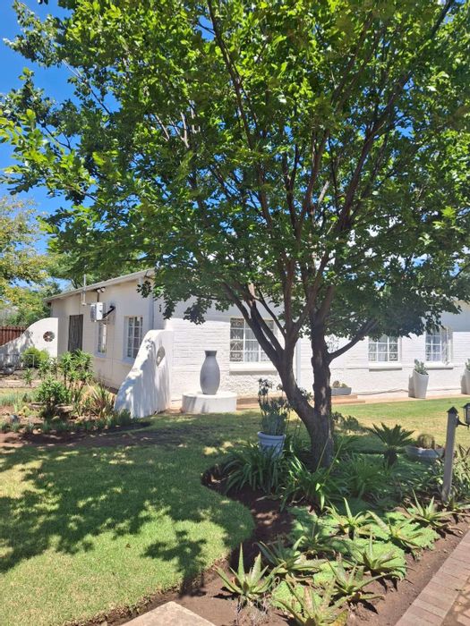 For Sale: House in Marquard Central with 4 bedrooms, garages, and versatile spaces.