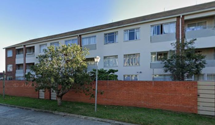 For Sale: Apartment in St Georges Park, near medical facilities and recreational areas.