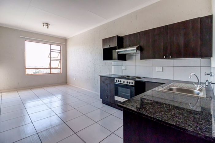 2 Bed, 1 Bath Apartment To Rent in Paulshof, near shopping and schools.