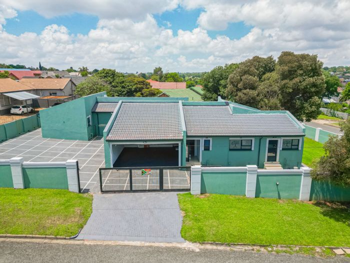 For Sale: Spacious 4-bedroom house in Mindalore with modern kitchen and ample parking.