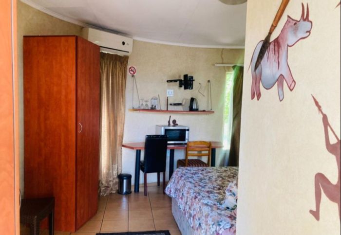 Eden Glen House To Rent: Semi-furnished cottage, secure area, near shopping and airport.