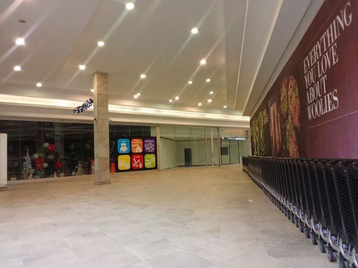 Commercial space to rent in Fourways: 72 m², prime location, secure parking.