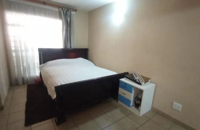 3-Bedroom House To Rent in Kloofendal with pet-friendly policy and prepaid electricity.