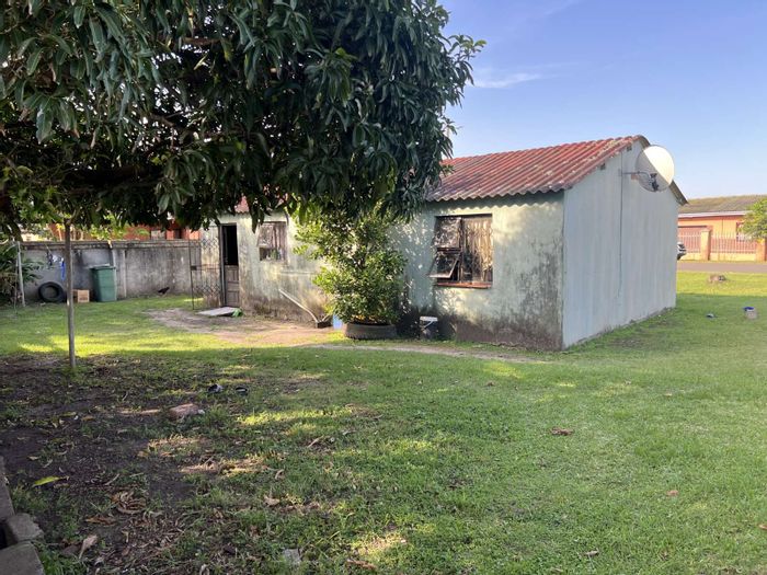 3 Bedroom House for Sale in Esikhawini Central, near schools and shops.