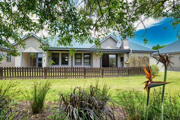 3-bedroom house for sale in Kraaibosch Country Estate with secure living and amenities.