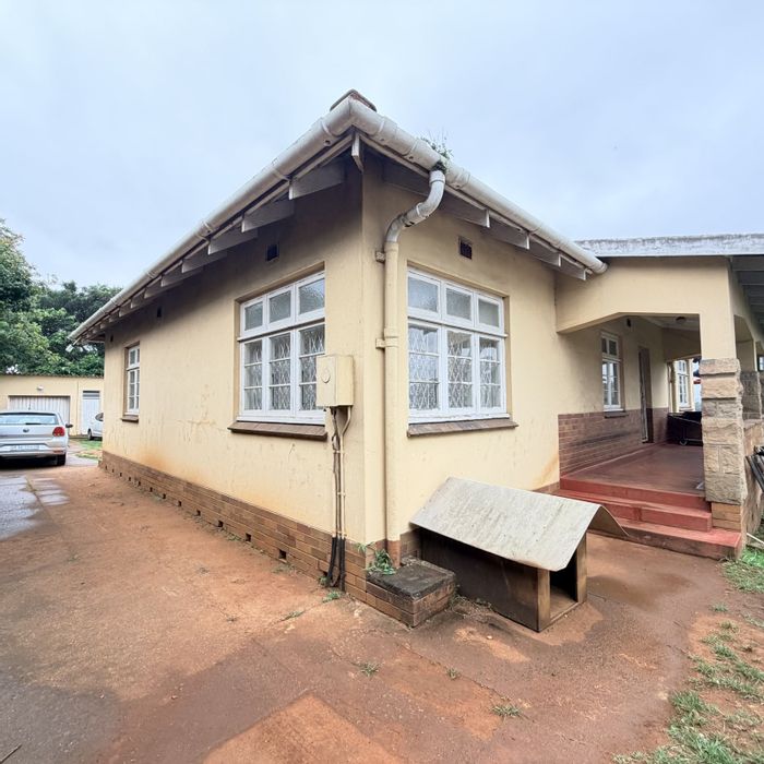 Spacious 3-Bedroom House with Large Outdoor Area in Sea View, For Sale.