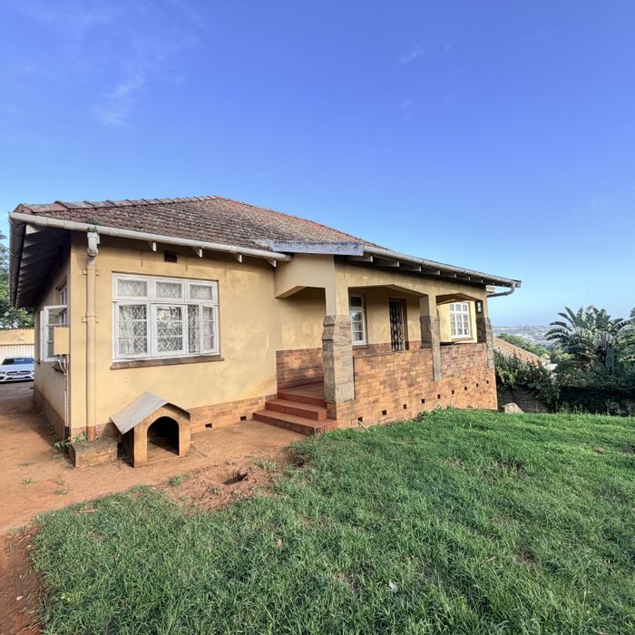 Spacious 3-Bedroom House with Large Outdoor Area in Sea View, For Sale.