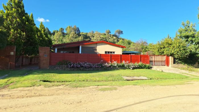 Versatile house with flatlet, borehole, and prime location in Senekal Central For Sale.