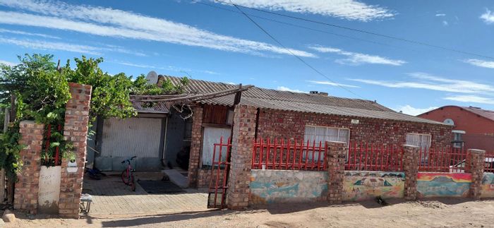 Bridgeton House For Sale: 3 bedrooms, 2 baths, potential for extra accommodation.