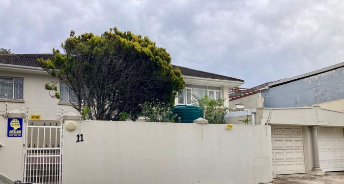 5-bedroom house in Humewood with flatlet, laundry, and security features. To Rent.