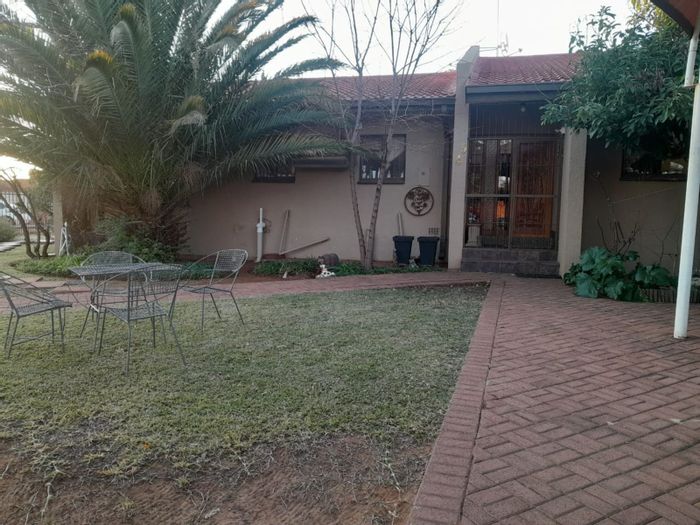 Spacious 3-bedroom house in Kuruman Central, dual access, ample parking, and storage.