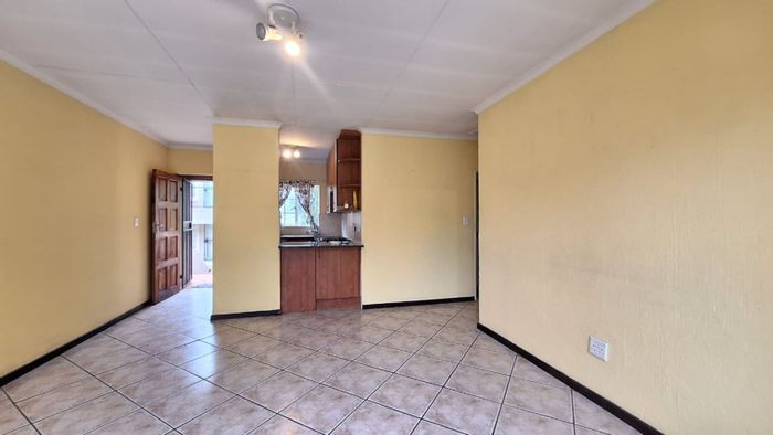 Wilgeheuwel Apartment For Sale: 2 Bedrooms, Private Braai Balcony, No Transfer Duty.