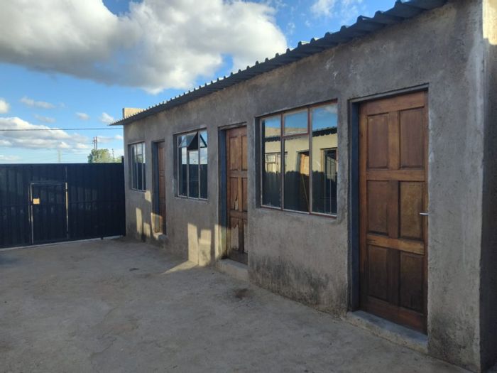 For Sale: Guest House in Polokwane Ext 71 with 25 bedrooms, rental income potential.