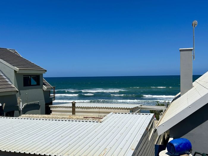 Coastal House for Sale in Witsand Central: 3 Bedrooms, Beach Access, Investment Potential.