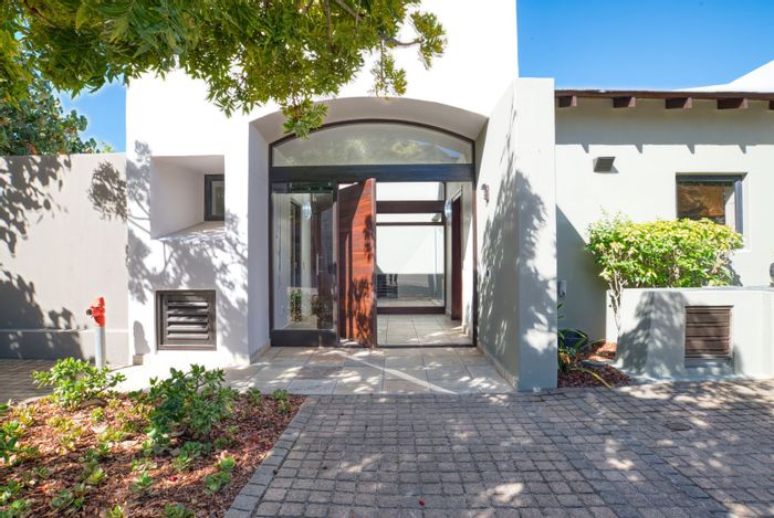 Oubaai Apartment For Sale: 2 Bedrooms, outdoor patio, golf estate amenities.