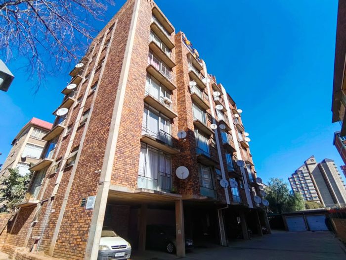 Sunnyside Apartment For Sale: 1 Bed, remote access, near university and amenities.