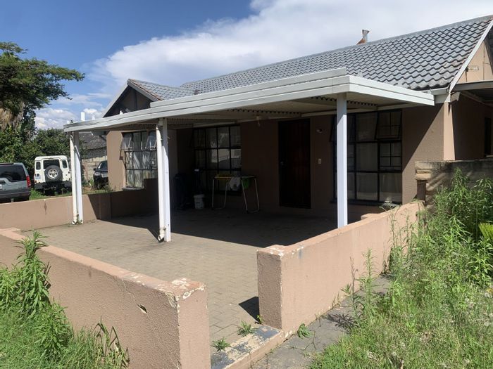 2-Bedroom House To Rent in Bloubosrand with big garden and pet-friendly.