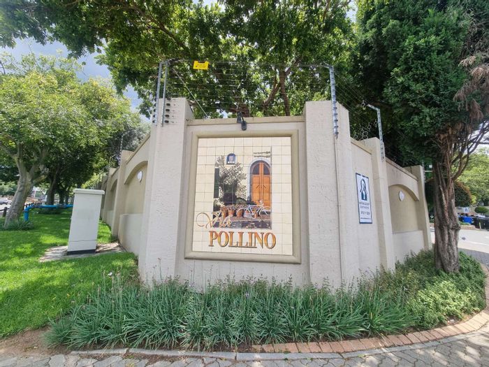 For Sale: 2-Bedroom Apartment in Douglasdale with Pools, Security, and Convenient Amenities.