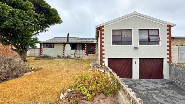 Franskraal House For Sale: Spacious living, income-generating flatlet, and dual garages.