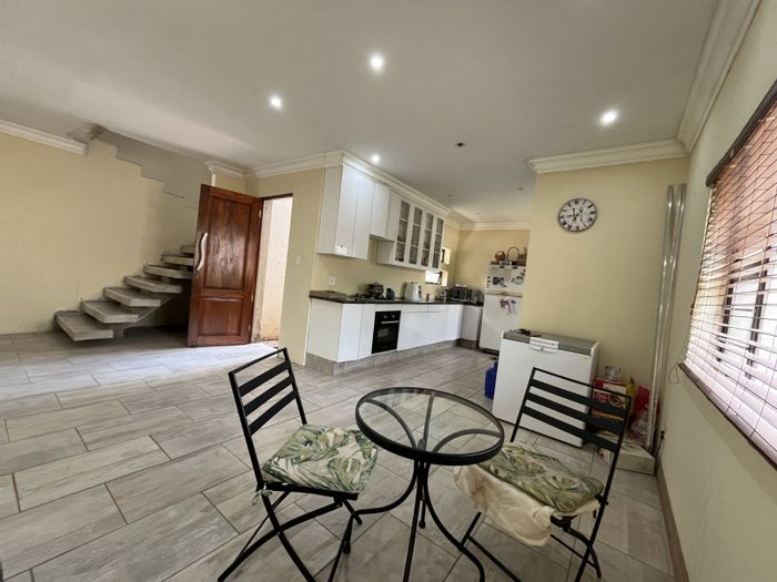 3-Bedroom House for Sale in Val De Grace with double garage and spacious lounges.