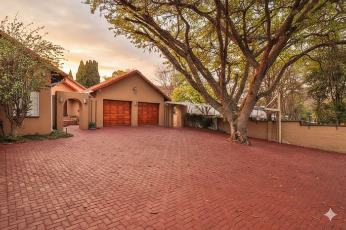 For Sale: Spacious Ferndale House with 5 Bedrooms, Cottage, and Entertainment Bar.