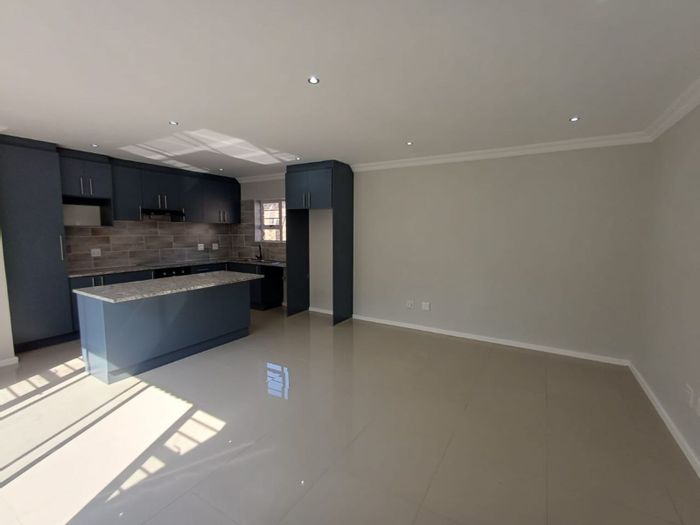 For Sale: House in Fairview with 3 bedrooms, garage, patio, and secure garden.