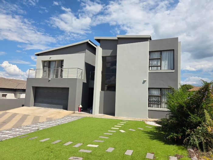 4-Bedroom House For Sale in Bendor with double garage and staff accommodation.