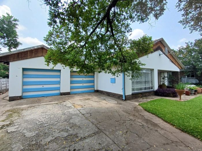 For Sale: Spacious 3-Bedroom House in Flimieda with Large Yard and Office.