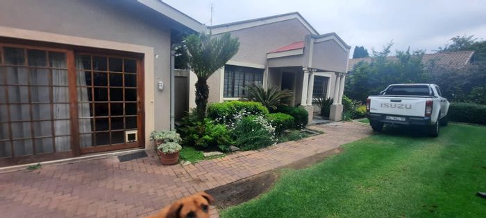 Ermelo Central House For Sale: Family home with flatlet, security, and water supply.