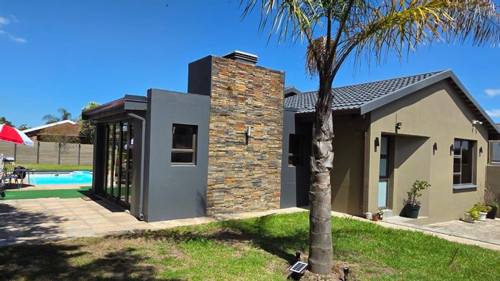 House To Rent in Denneoord: 3 Bedrooms, Pool, Inverter, Open-Plan Living.