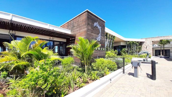 Ballito Central Apartment To Rent: 2 beds, gym, pool, balcony with braai.