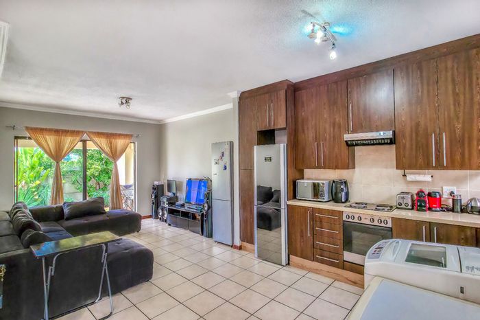 Broadacres Apartment For Sale: 2 beds, garden, clubhouse, pool, secure estate.