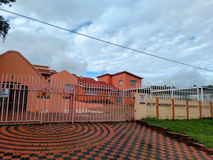 Versatile Discovery House for Sale: Three Units, Large Garden, Investment Potential.