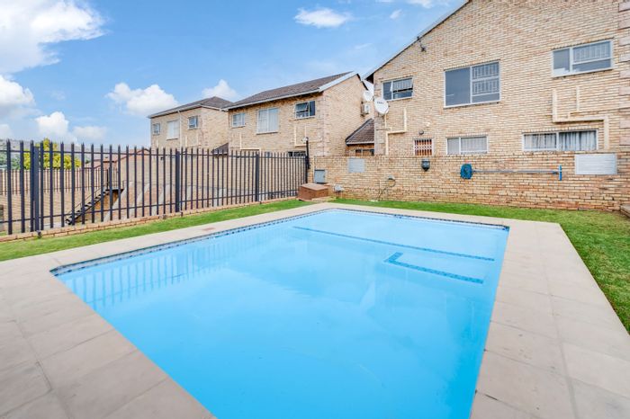 For Sale: Wilgeheuwel Townhouse with 3 Bedrooms, Pool, and Private Garden.