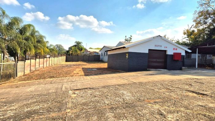 Industrial property in White River Central To Rent: warehouse, office, and storage space.