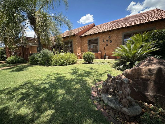 Townhouse For Sale in Montana Tuine: 3 beds, braai area, lifestyle amenities.