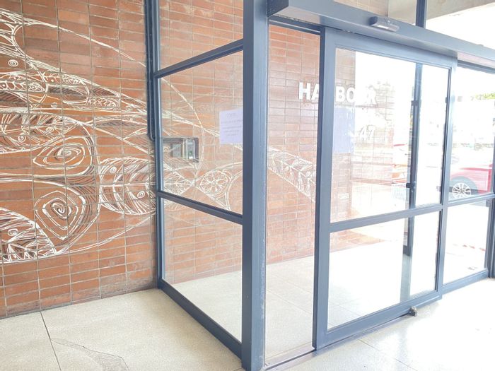 Esplanade Apartment For Sale | 2.5 Bedrooms, Harbour Views, Enclosed Balcony