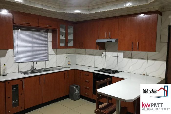 For Sale: House in Utlwanang with 2 bedrooms, fitted kitchen, and carport.