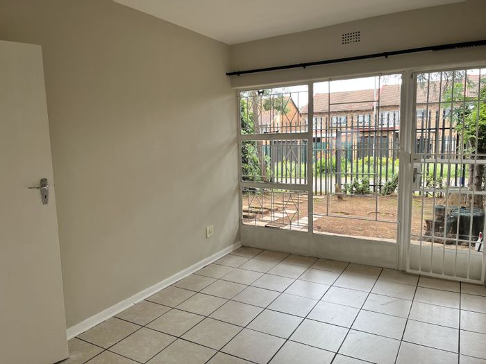 Windsor West Apartment For Sale: 1-bedroom, secure complex, close to amenities.