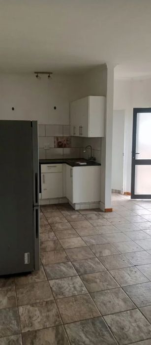 1 Bedroom house with separate kitchen and lounge in Kempton Park Ext 2 To Rent.