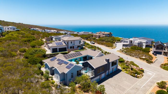 For Sale: House in Pinnacle Point Golf Estate with pool, golf access, and solar power.