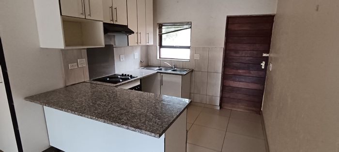 For Sale: Apartment in Sunninghill with pool, tennis court, and secure living.