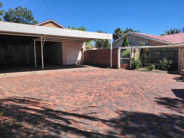 Spacious family home in Ladybrand Central with sunroom, braai area, and ample parking. For Sale.