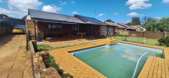 For Sale: House in Carletonville Central with Pool, Solar, and Granny Flat.
