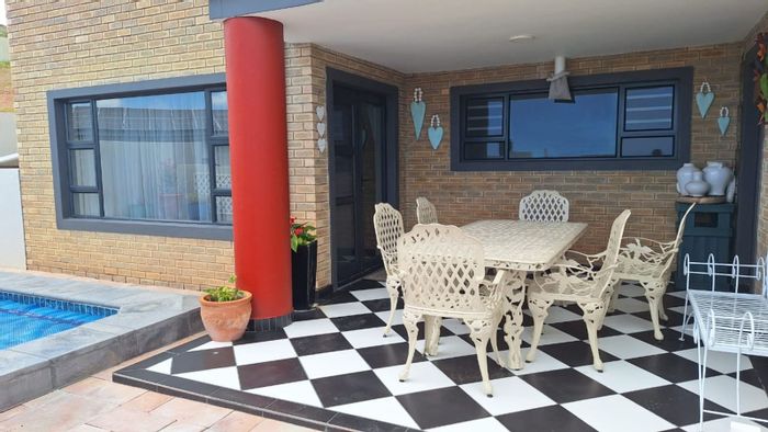 For Sale: House in Monte Christo with pool, multiple garages, and security features.