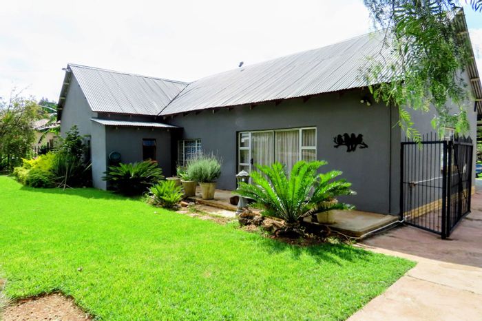 For Sale: Spacious 4-bedroom house in Ventersdorp Central with pool, lapa, and flat.