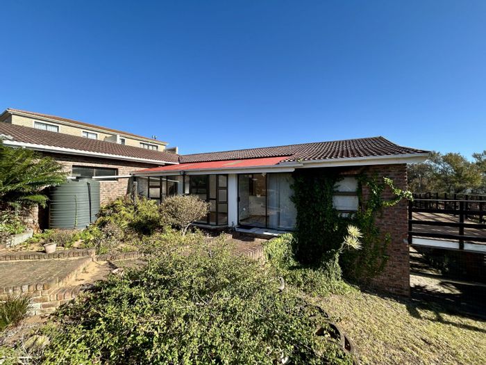 For Sale: House in Stilbaai Wes with garden, double garage, and renovation potential.