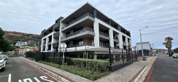 2-Bedroom Apartment To Rent in Mossel Bay Central with Rooftop Pool Access.