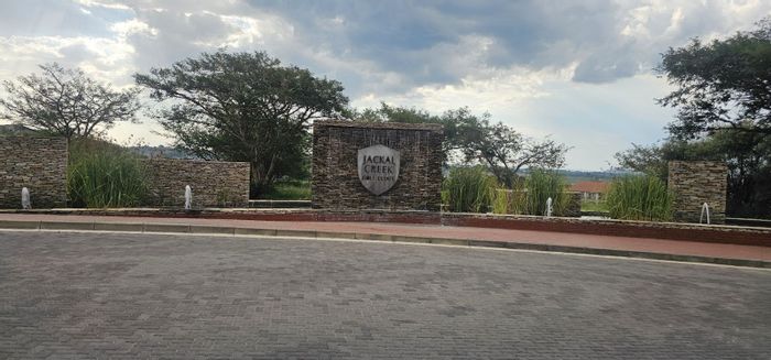 Zandspruit Apartment To Rent: 3 beds, golf course views, furnished, solar backup.