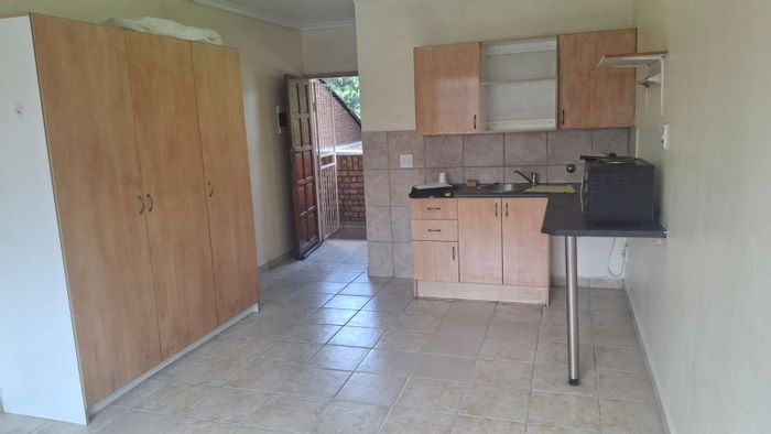 Gezina Apartment For Sale: 45m² bachelor flat, ideal for students or investors.